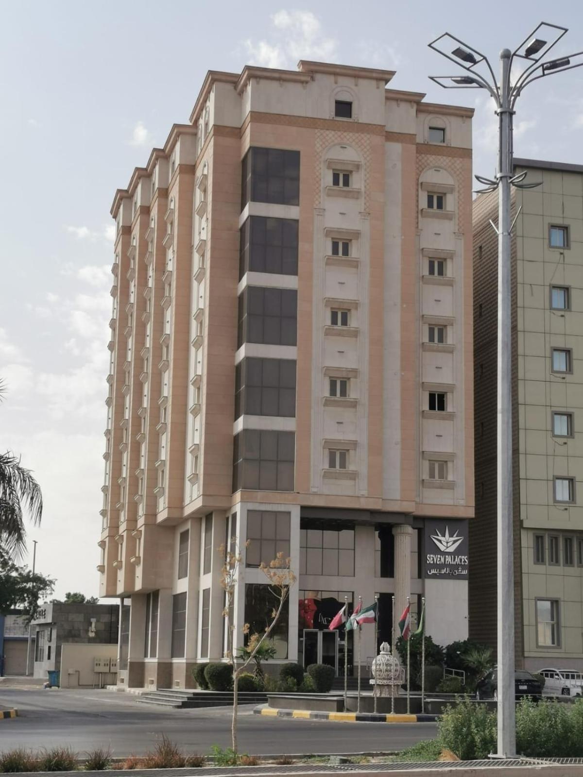 Seven Palaces Hotel Hafar Al-Batin Bagian luar foto